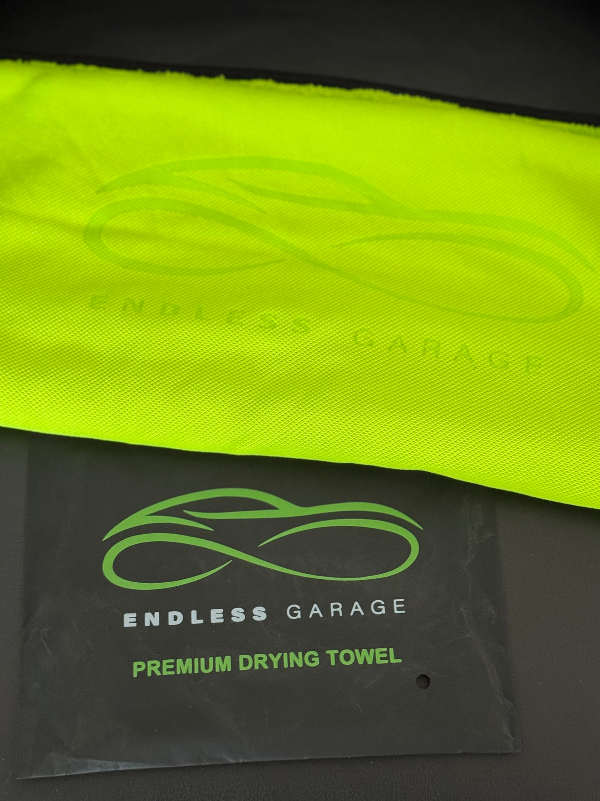 Endless Garage drying towel